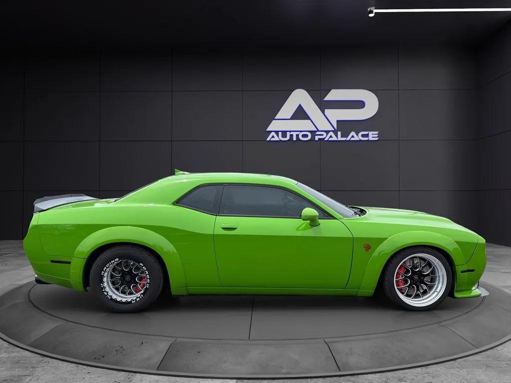 Used 2017 Dodge Challenger SRT Hellcat RWD image 8
