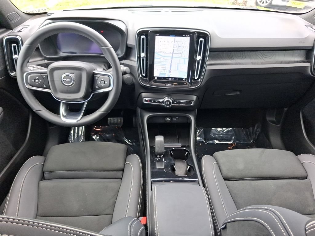 Used 2023 Volvo C40 P8 Recharge Plus AWD/4WD image 9