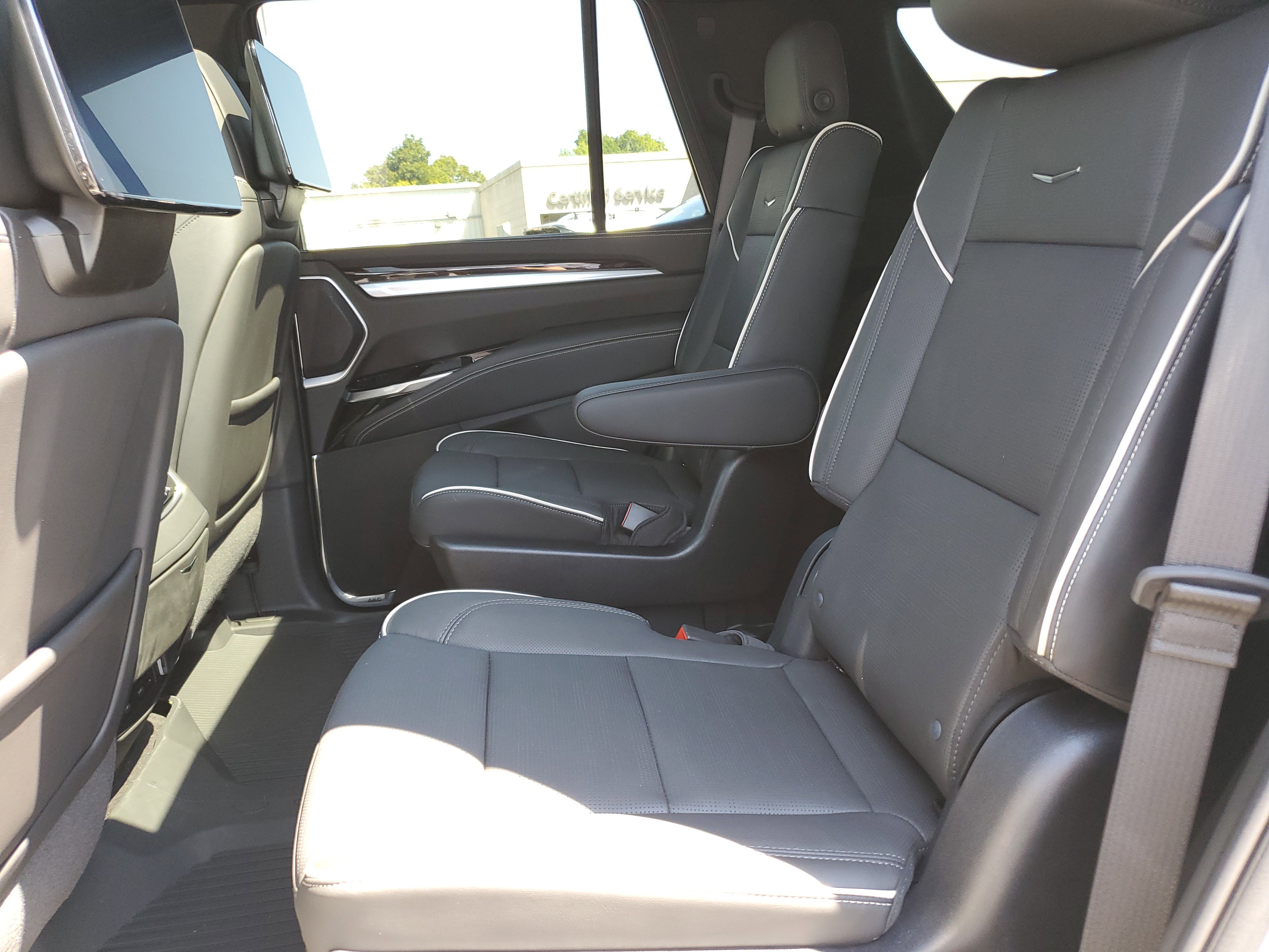 New 2025 Cadillac Escalade Premium Luxury w/ LPO, Radiant Package image 10