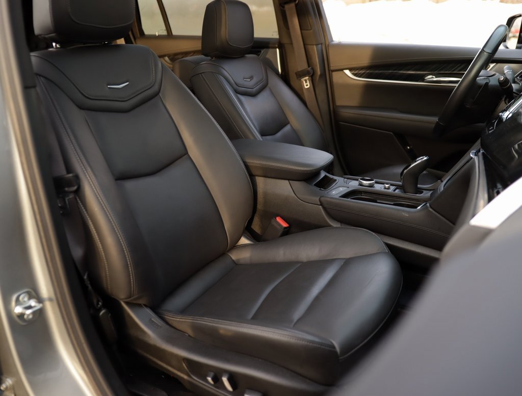 Used 2025 Cadillac XT6 Premium Luxury image 35