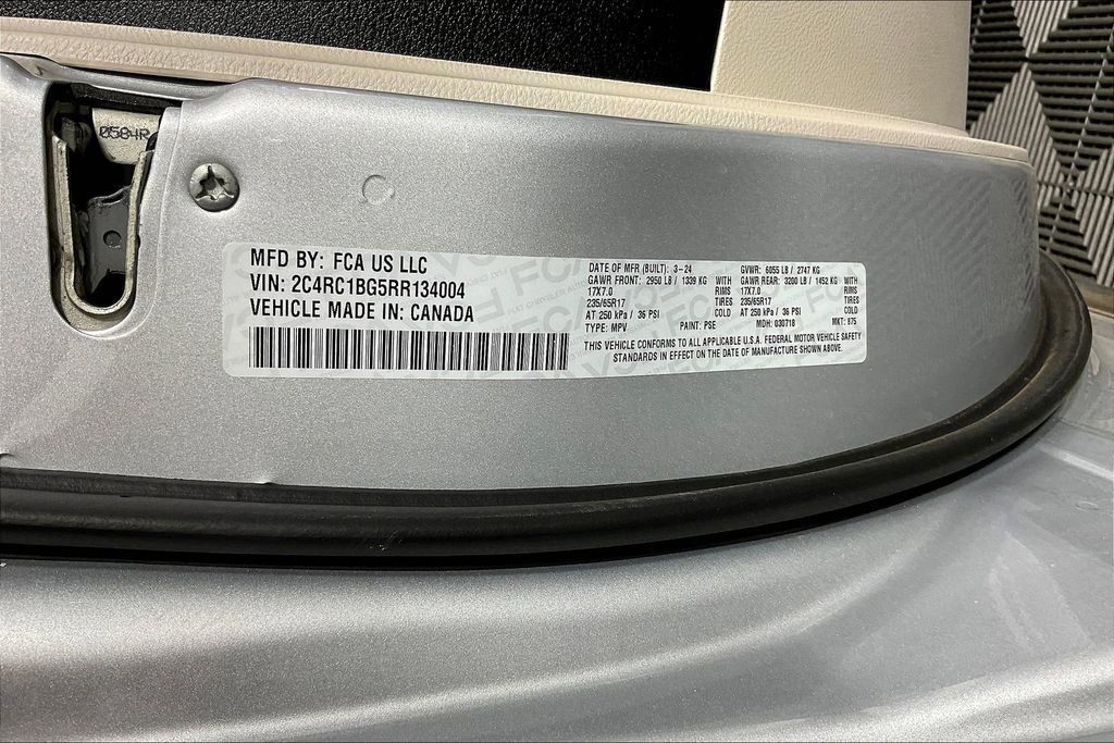 Used 2024 Chrysler Pacifica Touring-L image 44