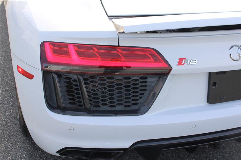 Used 2018 Audi R8 V10 w/ Carbon Exterior Package image 20