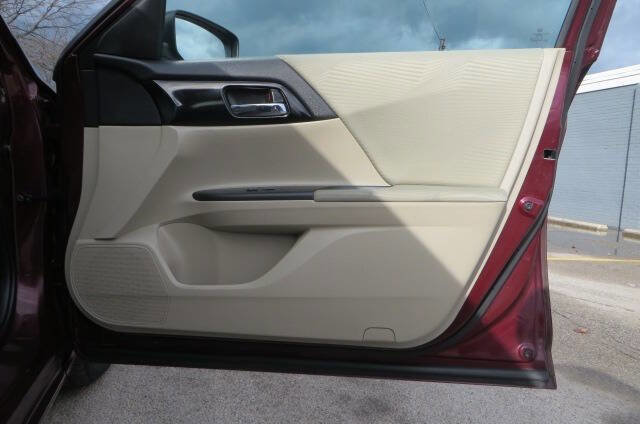 Used 2016 Honda Accord LX image 34