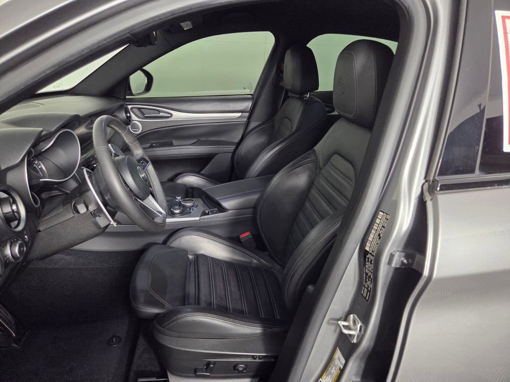 Used 2019 Alfa Romeo Stelvio Ti Sport w/ Quick Order Package 22S Sport AWD/4WD image 9