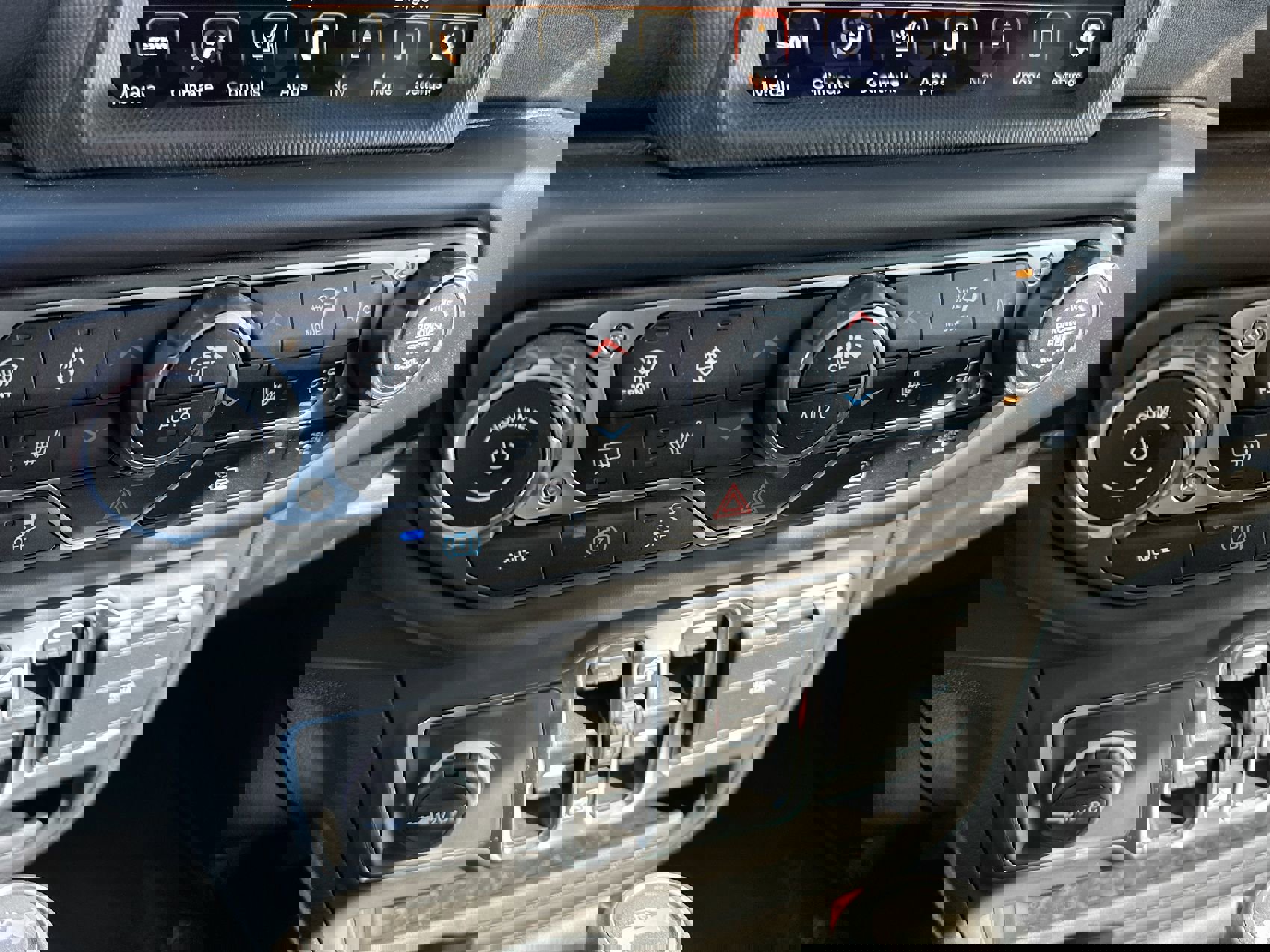 New 2023 Jeep Wrangler Sahara w/ Cold Weather Group image 19