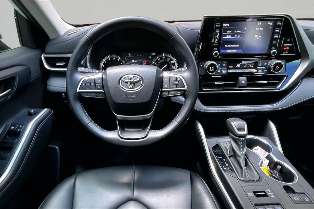 Used 2022 Toyota Highlander XLE AWD/4WD image 8