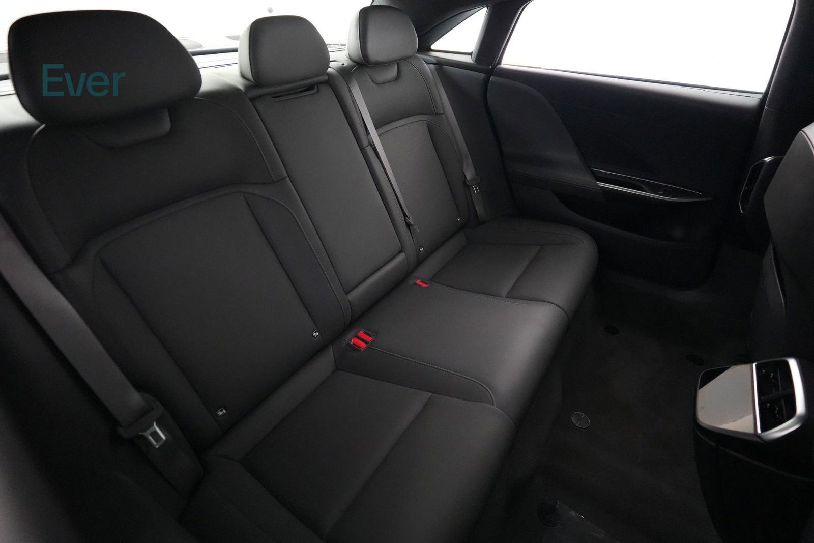 Used 2024 Lucid Air Touring image 5