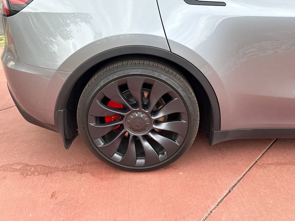 Used 2025 Tesla Model Y Performance image 27