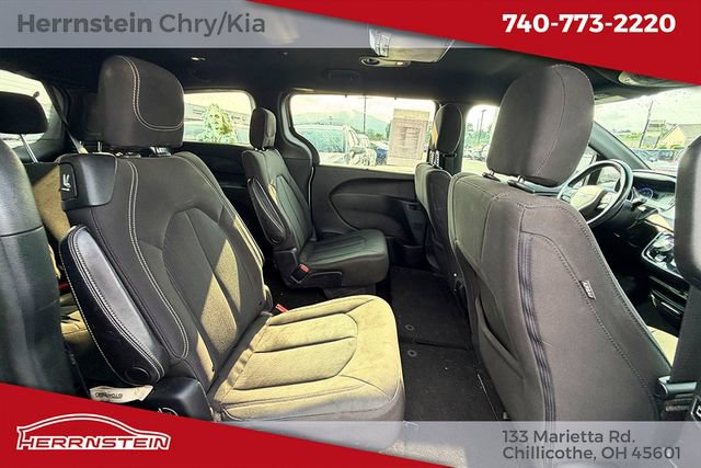 Used 2018 Chrysler Pacifica Touring Plus w/ S Appearance Package FWD image 28