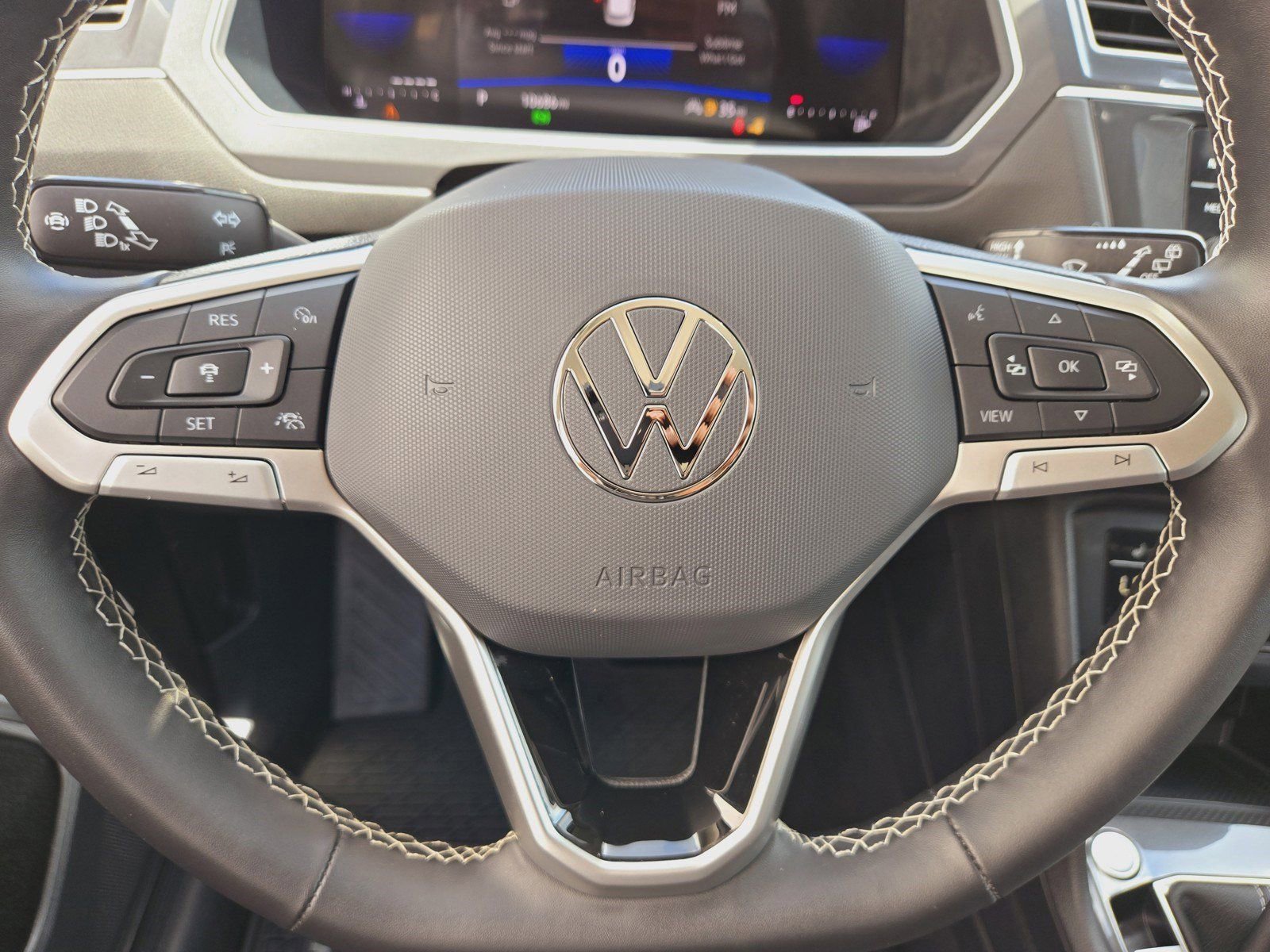 New 2024 Volkswagen Tiguan SE FWD image 11