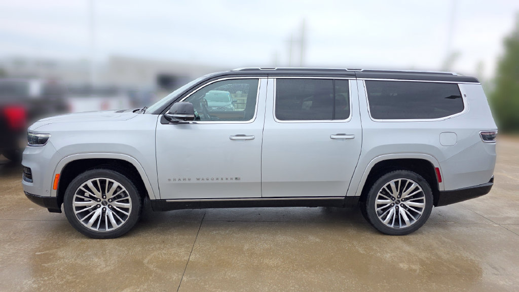 Used 2024 Jeep Grand Wagoneer L Series III AWD/4WD image 2