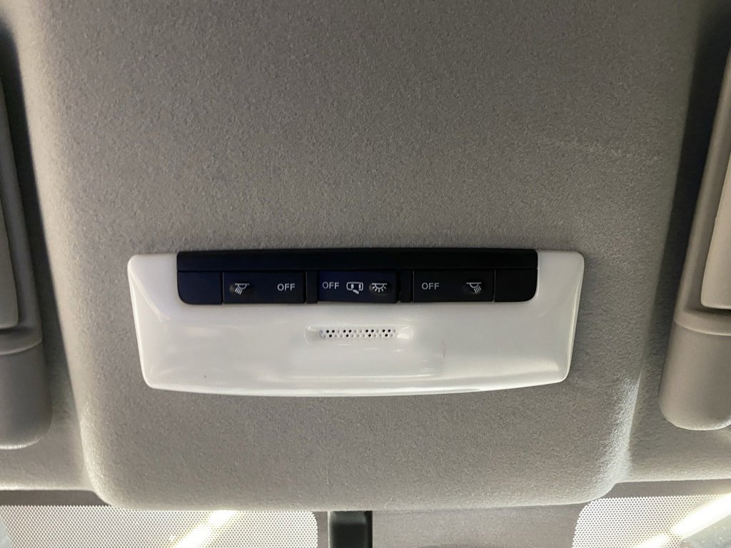 Used 2020 Nissan Versa SV w/ Trunk Package image 37