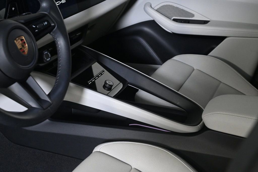 Certified 2025 Porsche Macan Electric RWD image 23