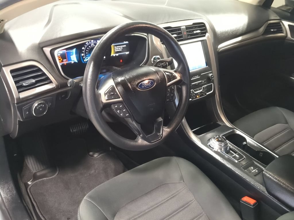 Used 2020 Ford Fusion SE FWD image 12