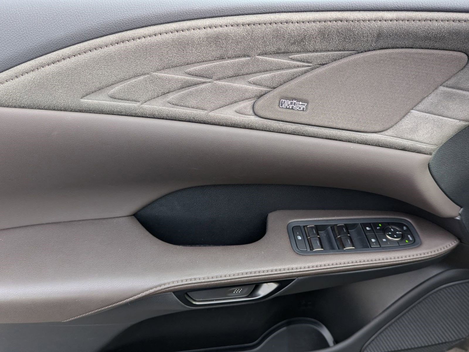 Certified 2025 Lexus RX 350 w/ Luxury Package image 13