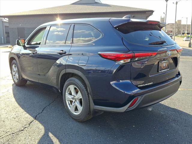 Used 2022 Toyota Highlander LE AWD/4WD image 21