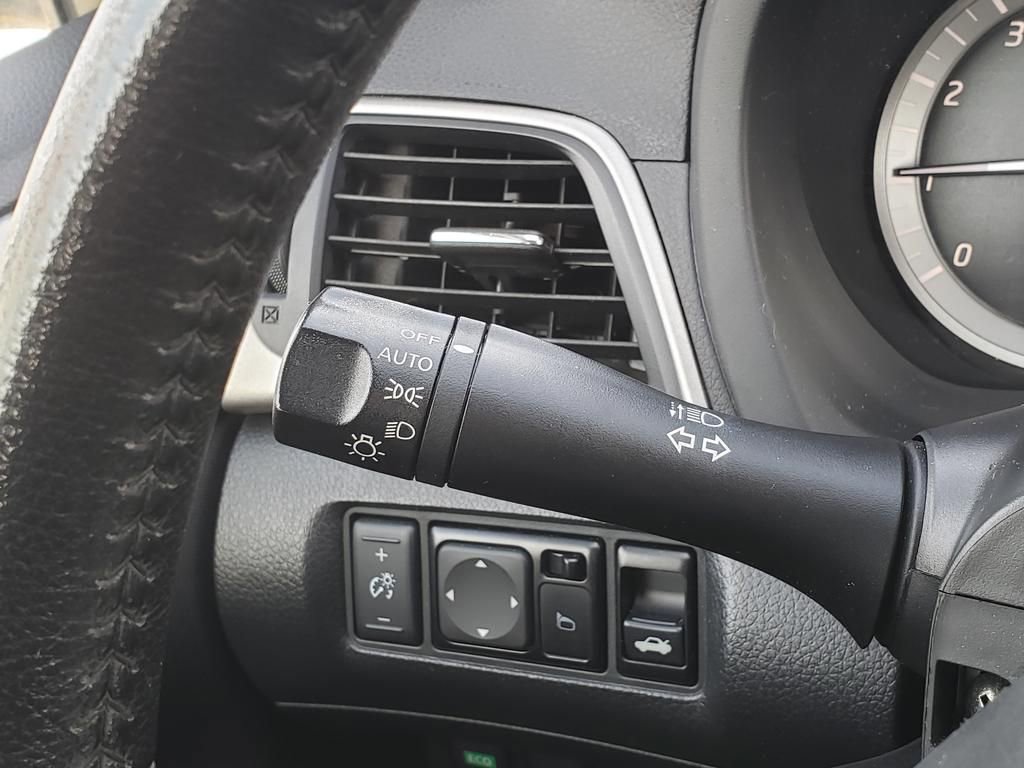 Used 2015 Nissan Sentra SV image 37