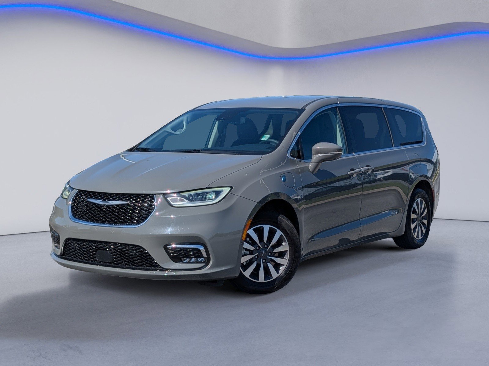 Used 2022 Chrysler Pacifica Touring-L w/ Uconnect Theater Family Group FWD image 2