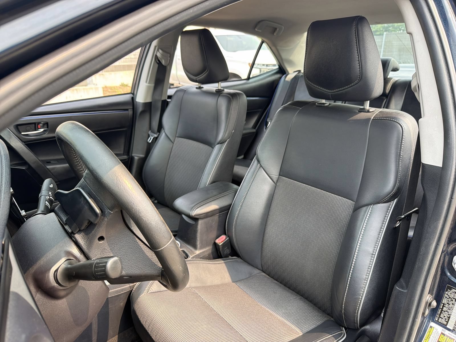 Used 2017 Toyota Corolla SE w/ Carpet Mat Package (TMS) FWD image 17