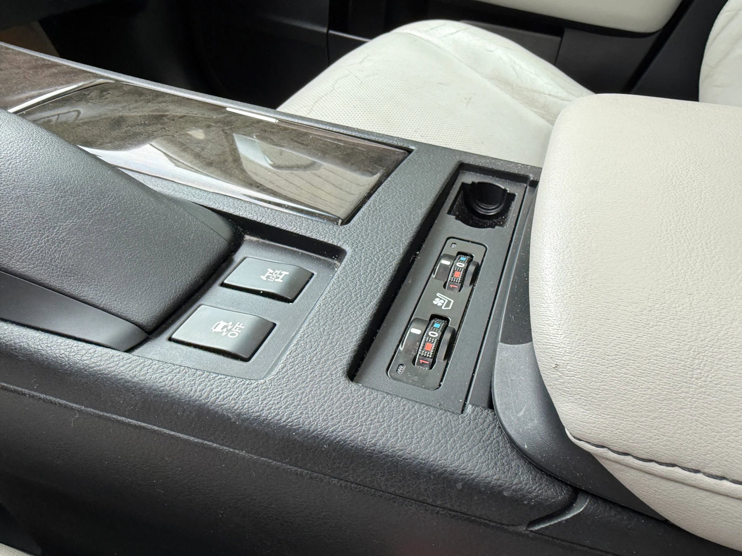 Used 2013 Lexus RX 350 AWD w/ Navigation Pkg image 16