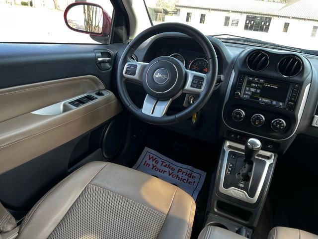 Used 2016 Jeep Compass Latitude image 30