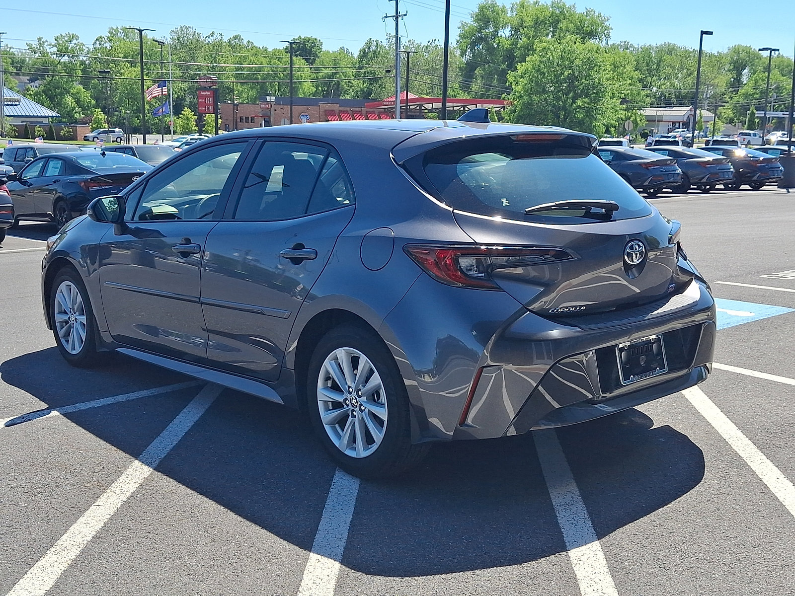 Used 2023 Toyota Corolla SE FWD image 4