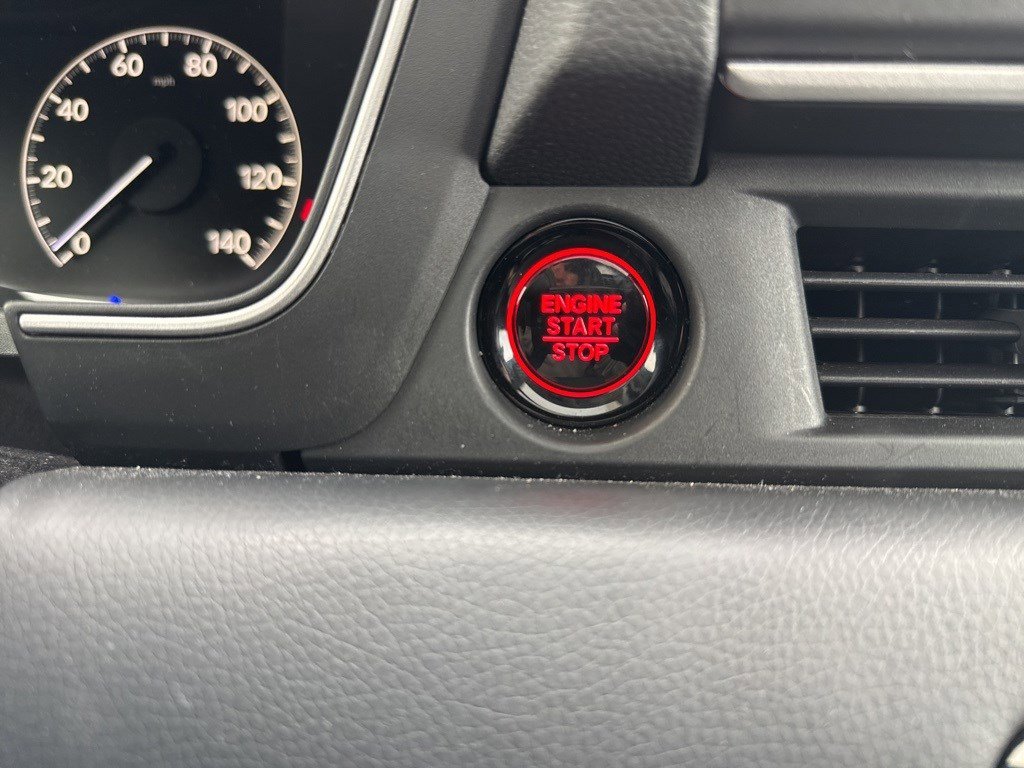 Certified 2025 Honda Pilot Touring image 15