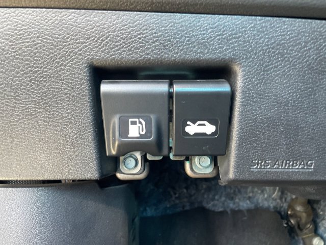 Used 2025 Nissan Versa SR w/ Trunk Package FWD image 17