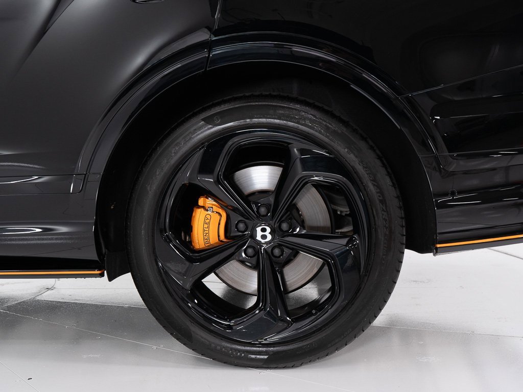 Used 2025 Bentley Bentayga image 44