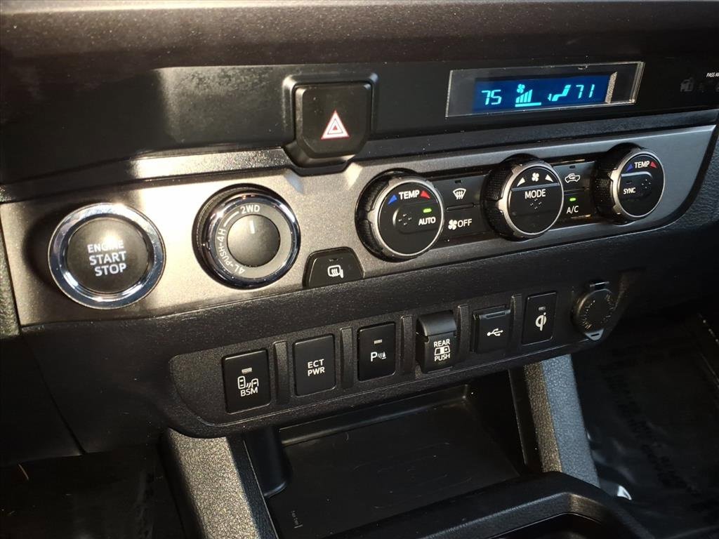 Used 2023 Toyota Tacoma TRD Off-Road image 17