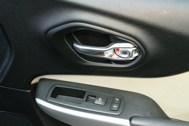 Used 2017 Jeep Cherokee Sport image 9