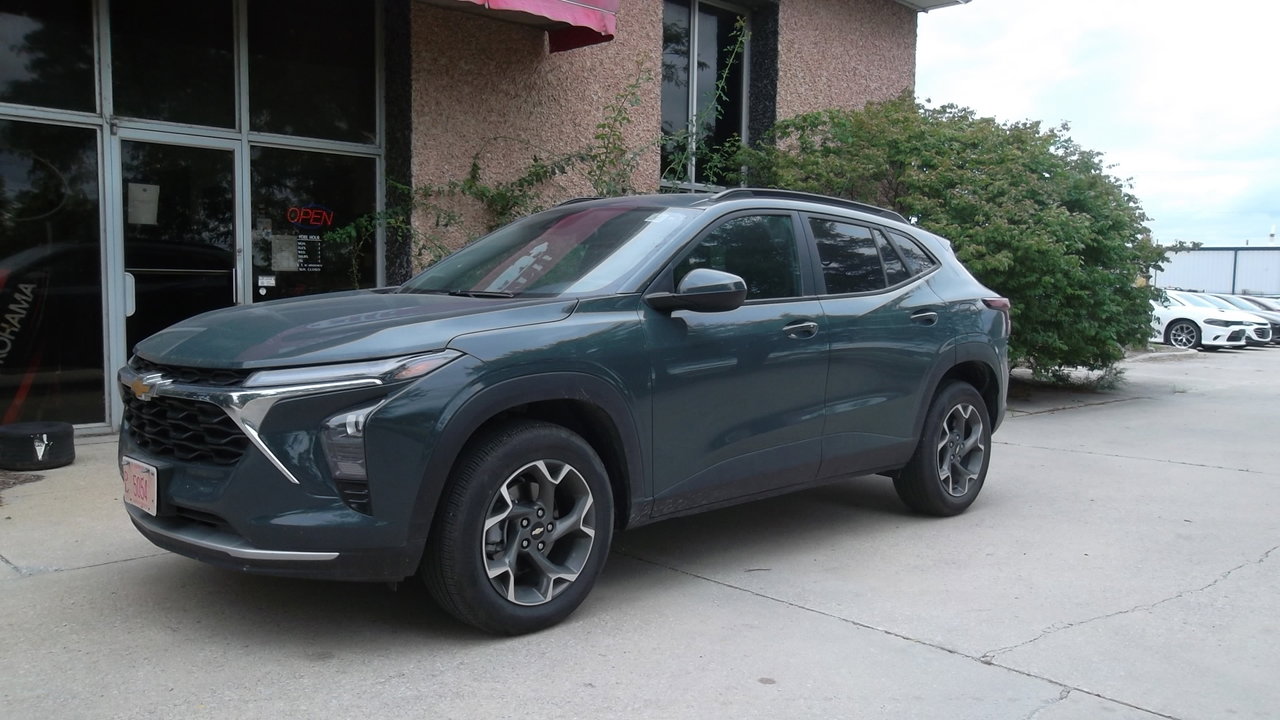 Used 2025 Chevrolet Trax LT w/ LT Convenience Package