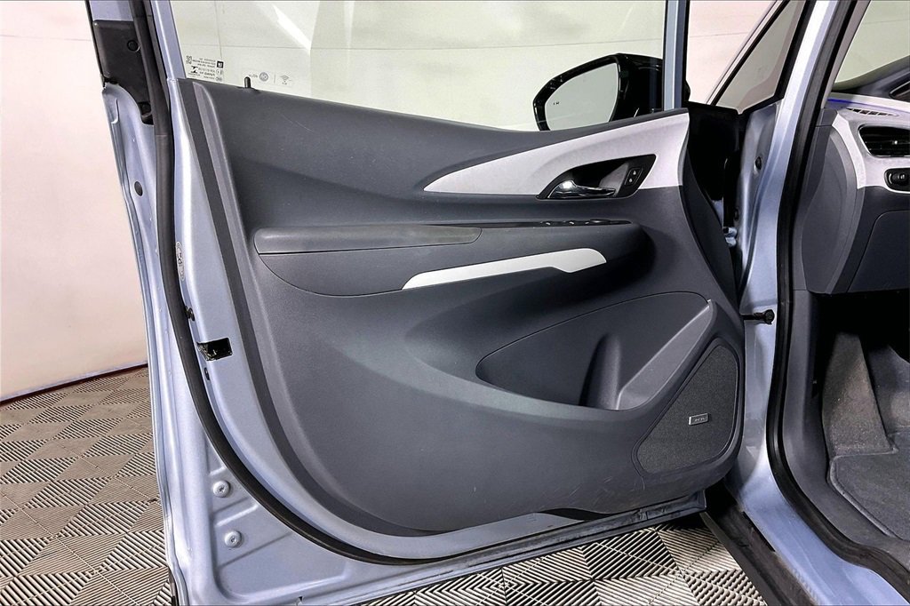 Used 2018 Chevrolet Bolt Premier w/ Driver Confidence II Package image 38