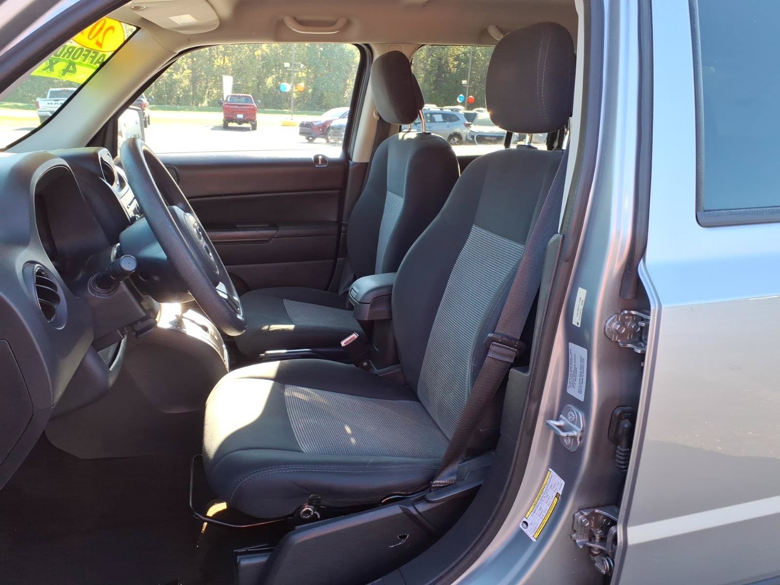 Used 2015 Jeep Patriot Sport w/ Power Value Group AWD/4WD image 12