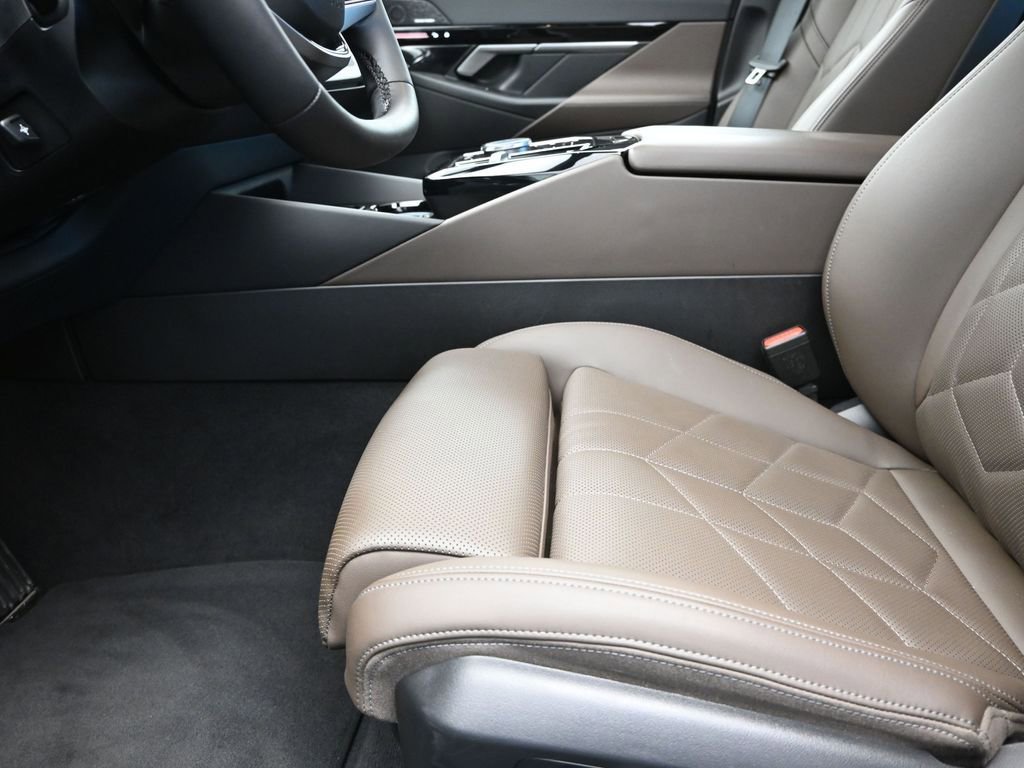 Certified 2025 BMW 530i xDrive image 13