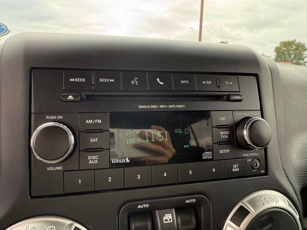 Used 2016 Jeep Wrangler Unlimited Sahara w/ Connectivity Group image 19