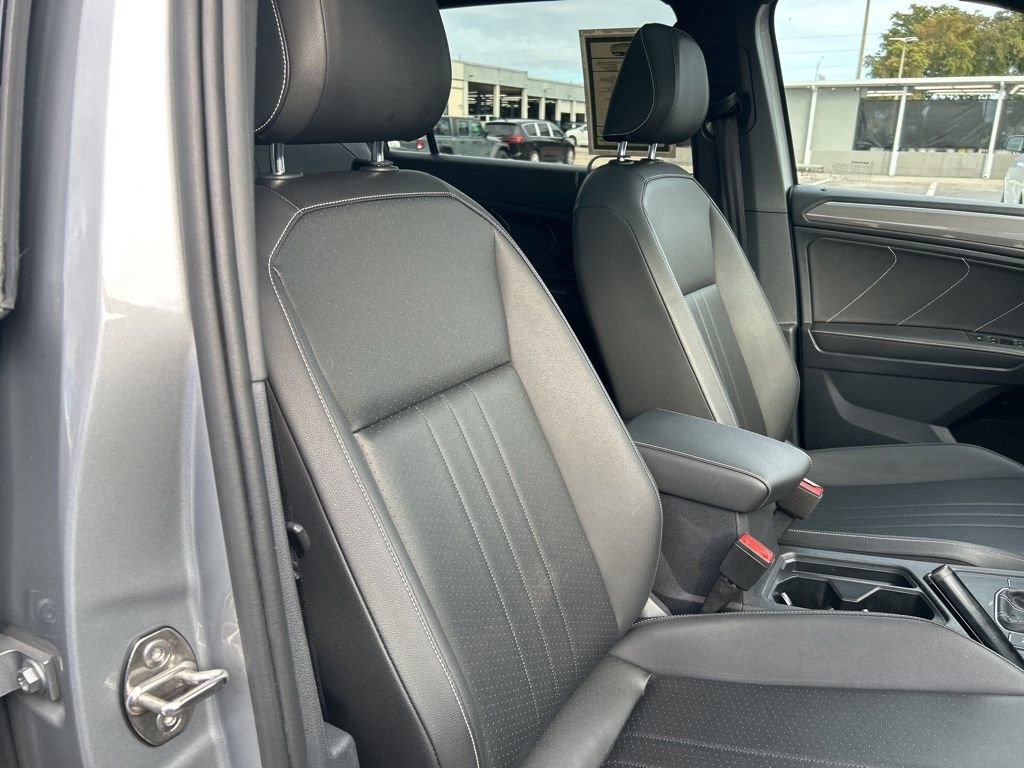 Used 2023 Volkswagen Tiguan SE R-Line image 25