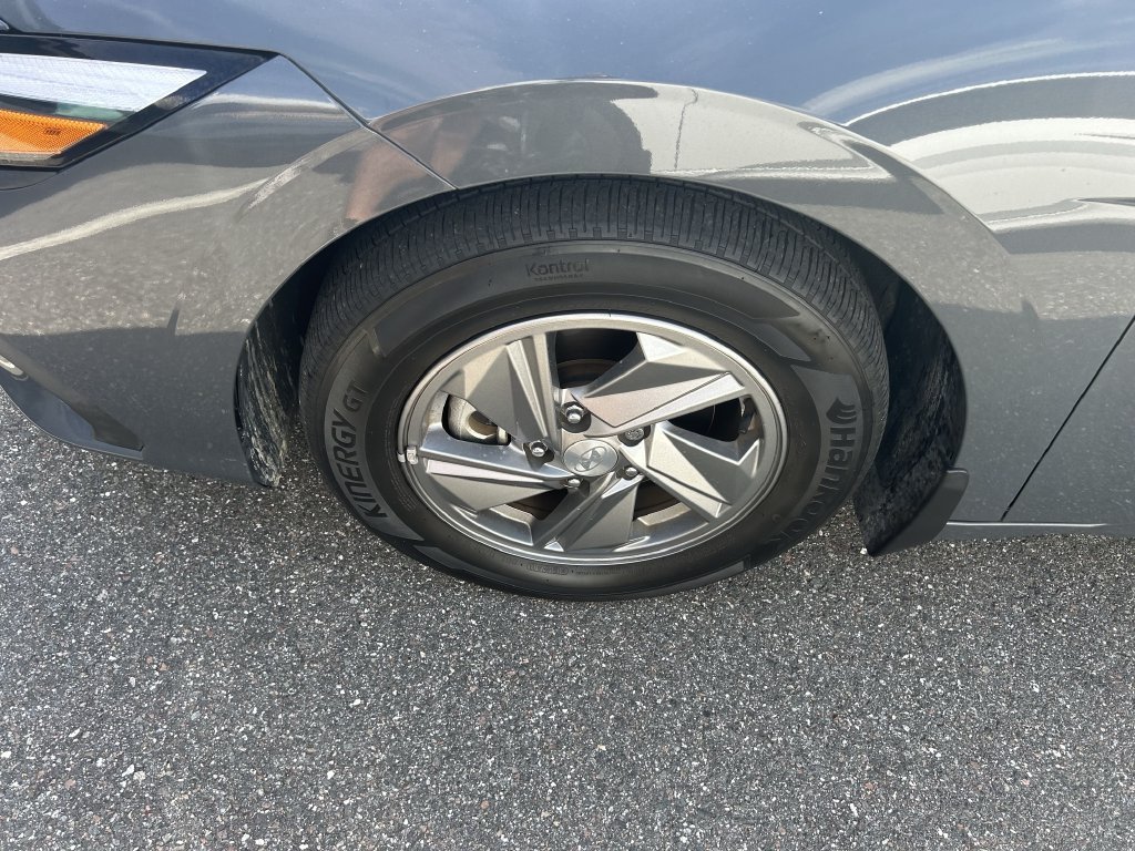 Certified 2025 Hyundai Elantra SE FWD image 9