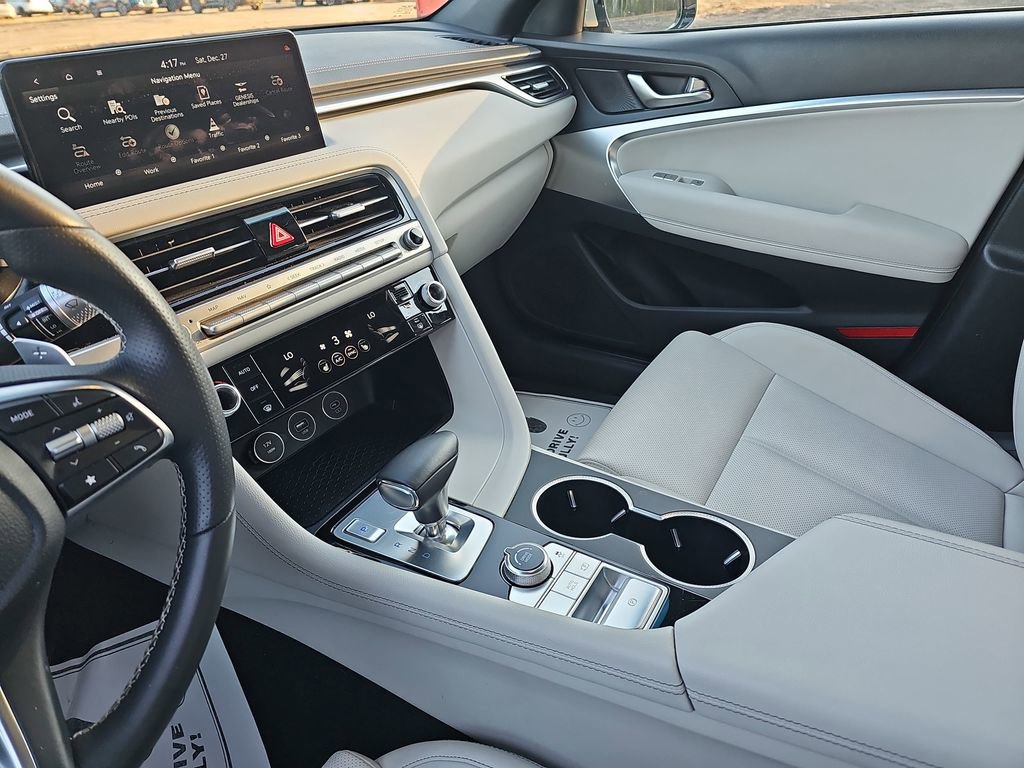 Used 2025 Genesis G70 2.5T image 30
