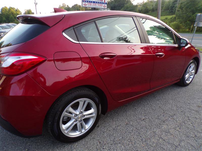 Used 2017 Chevrolet Cruze LT FWD image 9