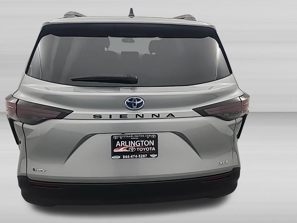 Used 2025 Toyota Sienna XLE FWD image 5