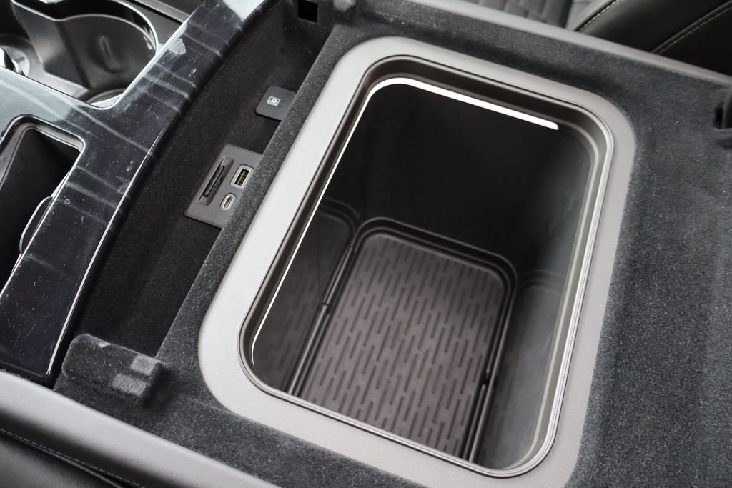 Used 2024 Cadillac Escalade ESV V w/ LPO, ONYX Package AWD/4WD image 14