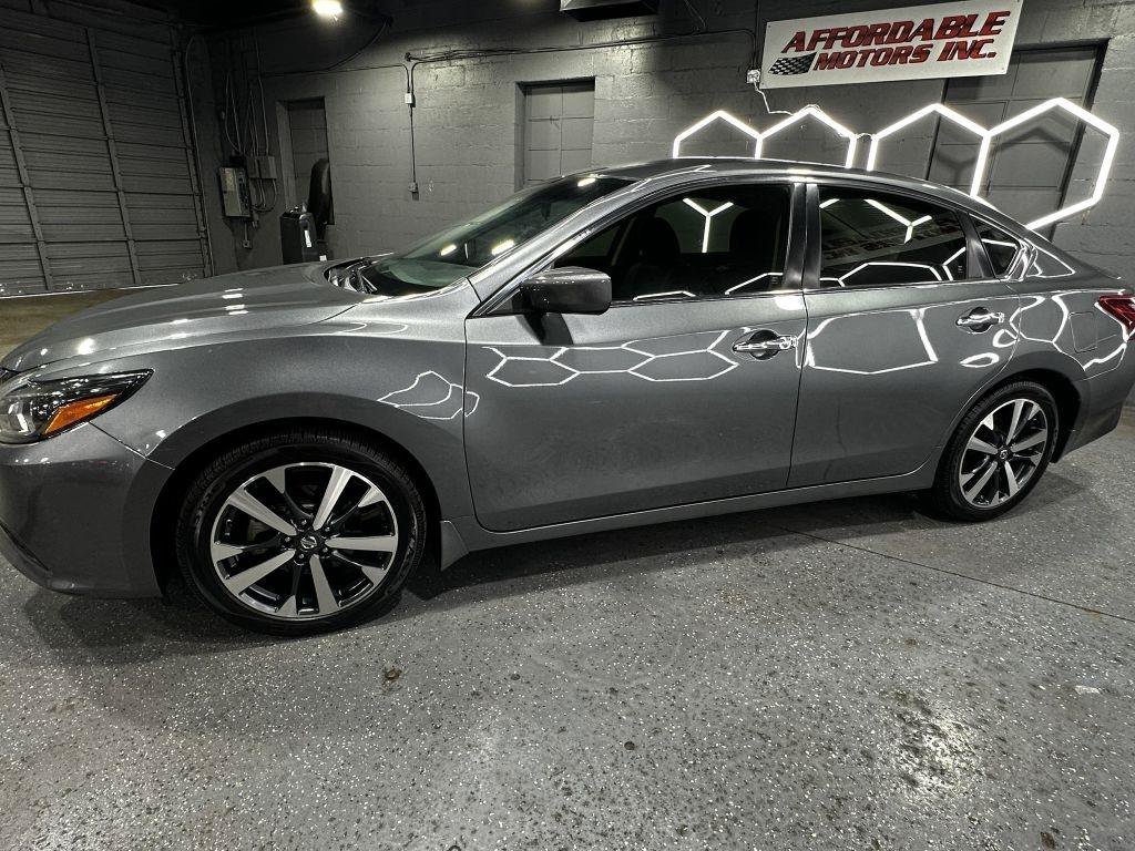 Used 2017 Nissan Altima 2.5 SR FWD image 4