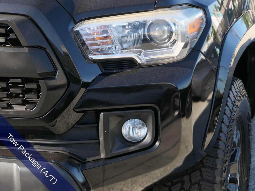 Used 2017 Toyota Tacoma TRD Off-Road AWD/4WD image 10