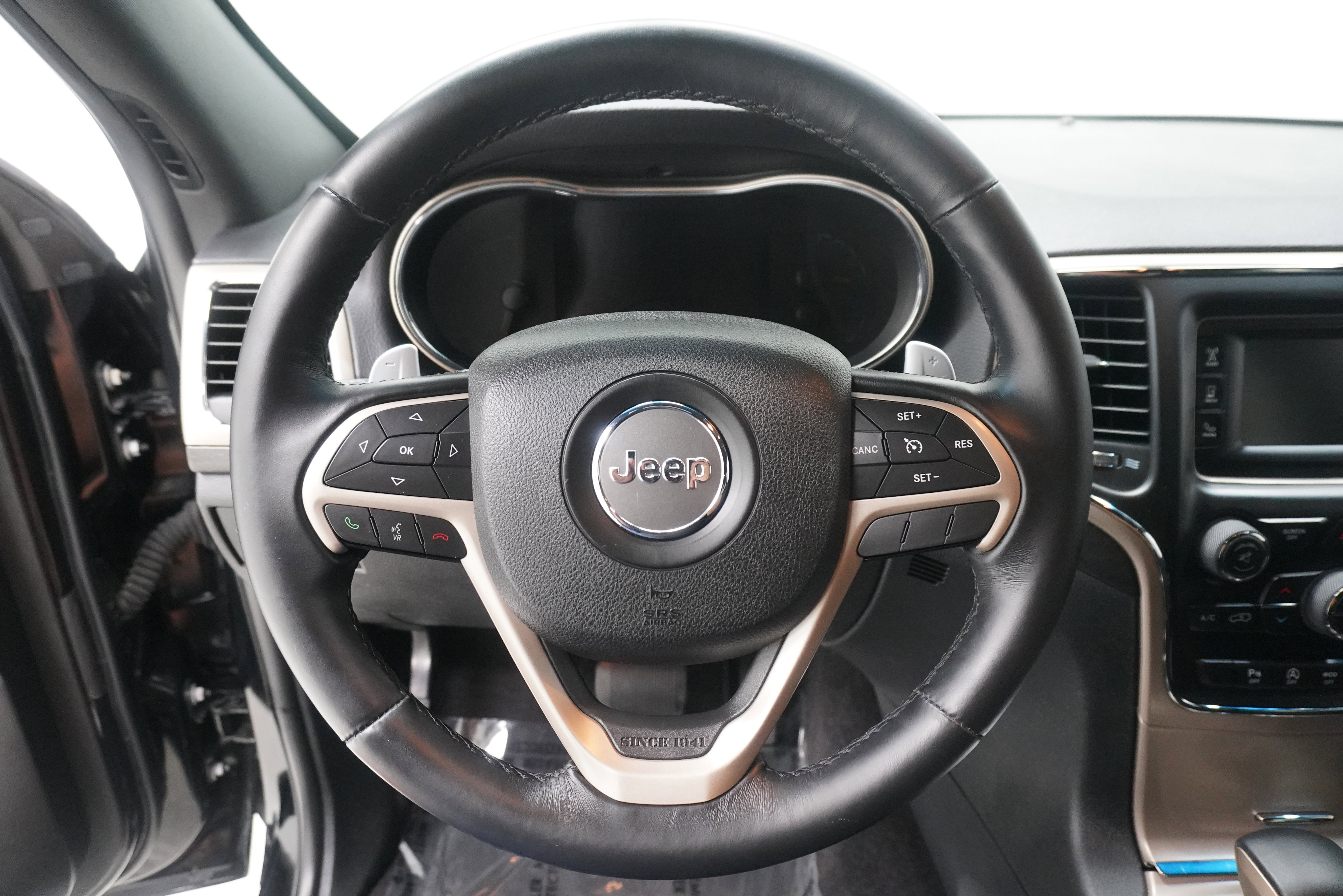 Used 2017 Jeep Grand Cherokee Laredo RWD image 15