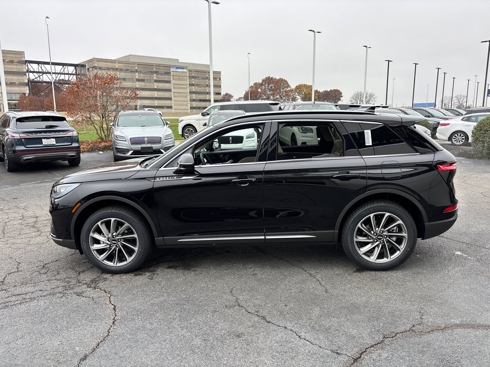 New 2026 Lincoln Corsair Premiere image 4