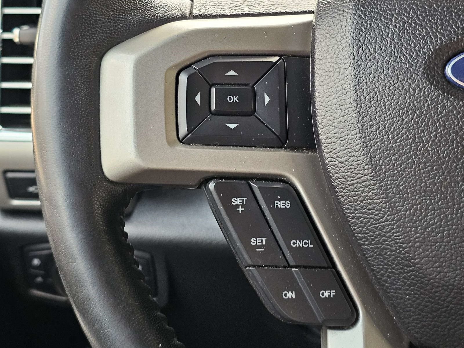 Used 2017 Ford F250 Lariat w/ Lariat Ultimate Package AWD/4WD image 29