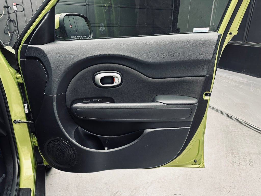 Used 2014 Kia Soul FWD image 23