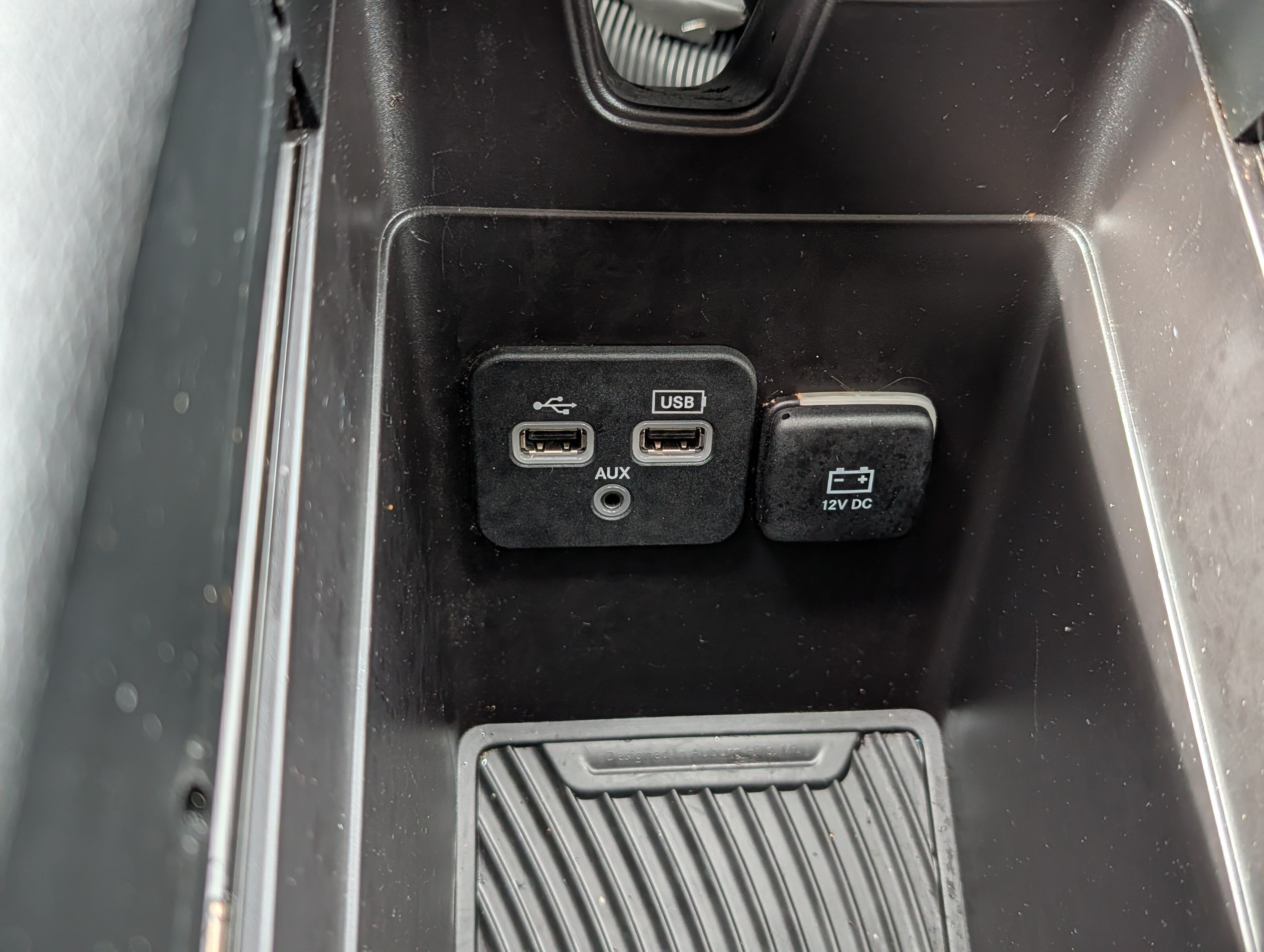 Used 2017 Chrysler 200 LX FWD image 33
