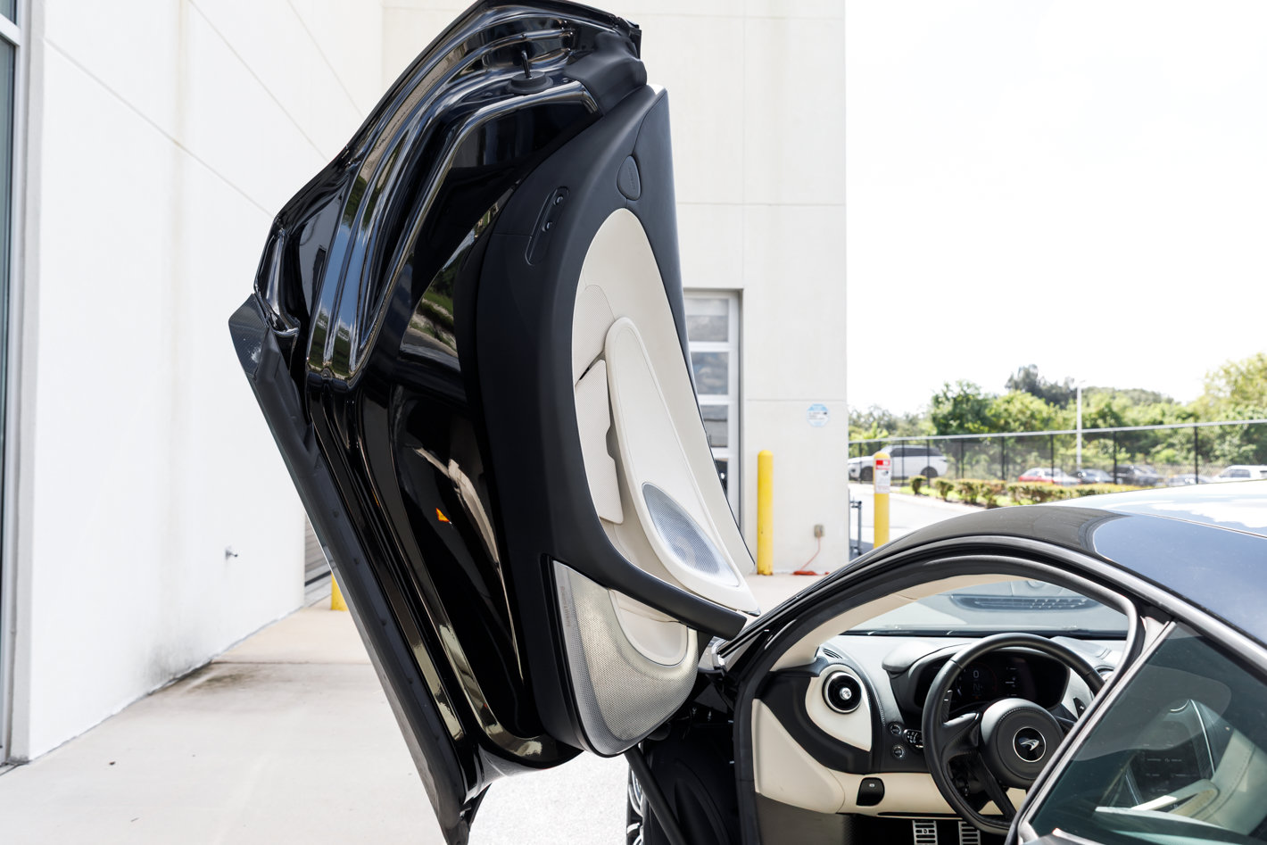 Used 2021 McLaren GT RWD image 24